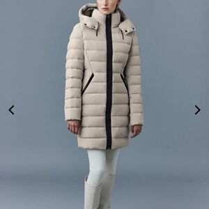 Very lightly used makage coat.